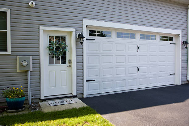 24/7 Emergency Garage Door Panel Replacement experts in Brownstown, IN
